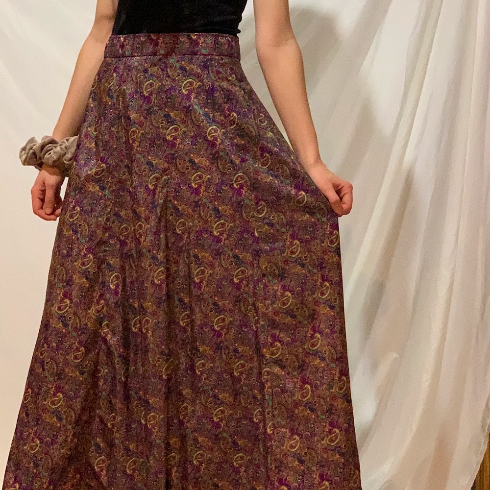 Vintage high waisted silk paisley maxi skirt